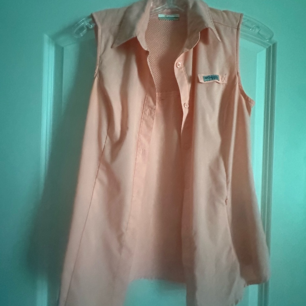 Columbia Women's Sleeveless Button Down Shirt - Peach